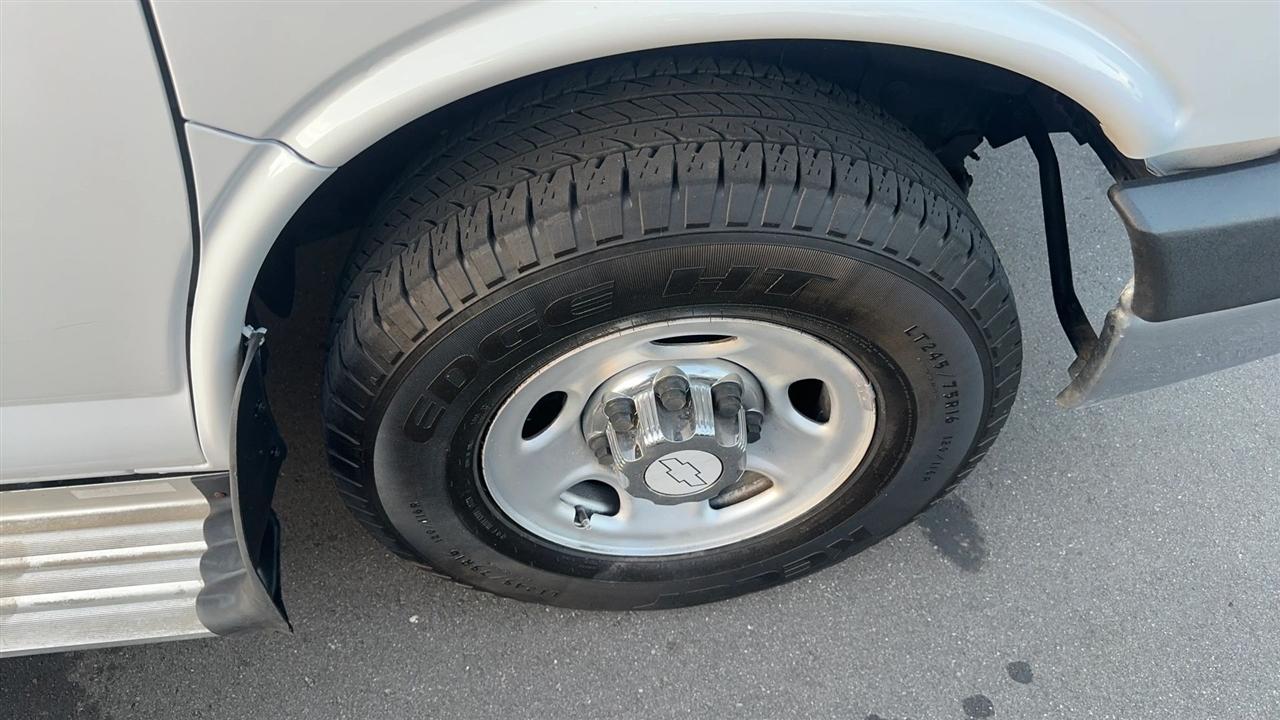 Chevrolet Express Passenger RWD 3500 135" 1LT 2012