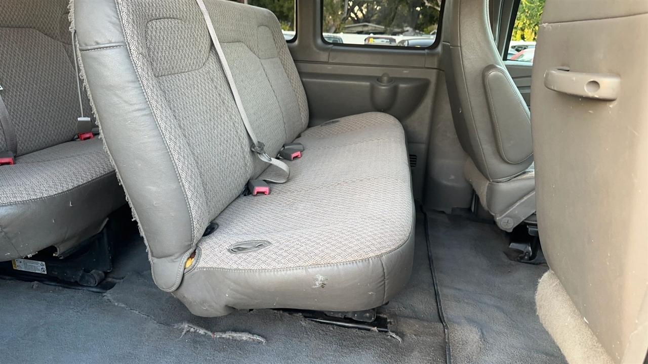 Chevrolet Express Passenger RWD 3500 135" 1LT 2012