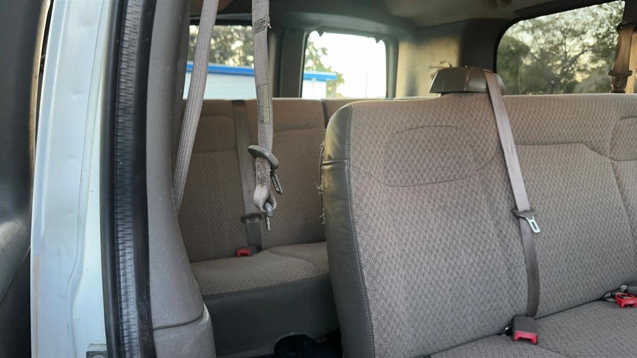 Chevrolet Express Passenger RWD 3500 135" 1LT 2012