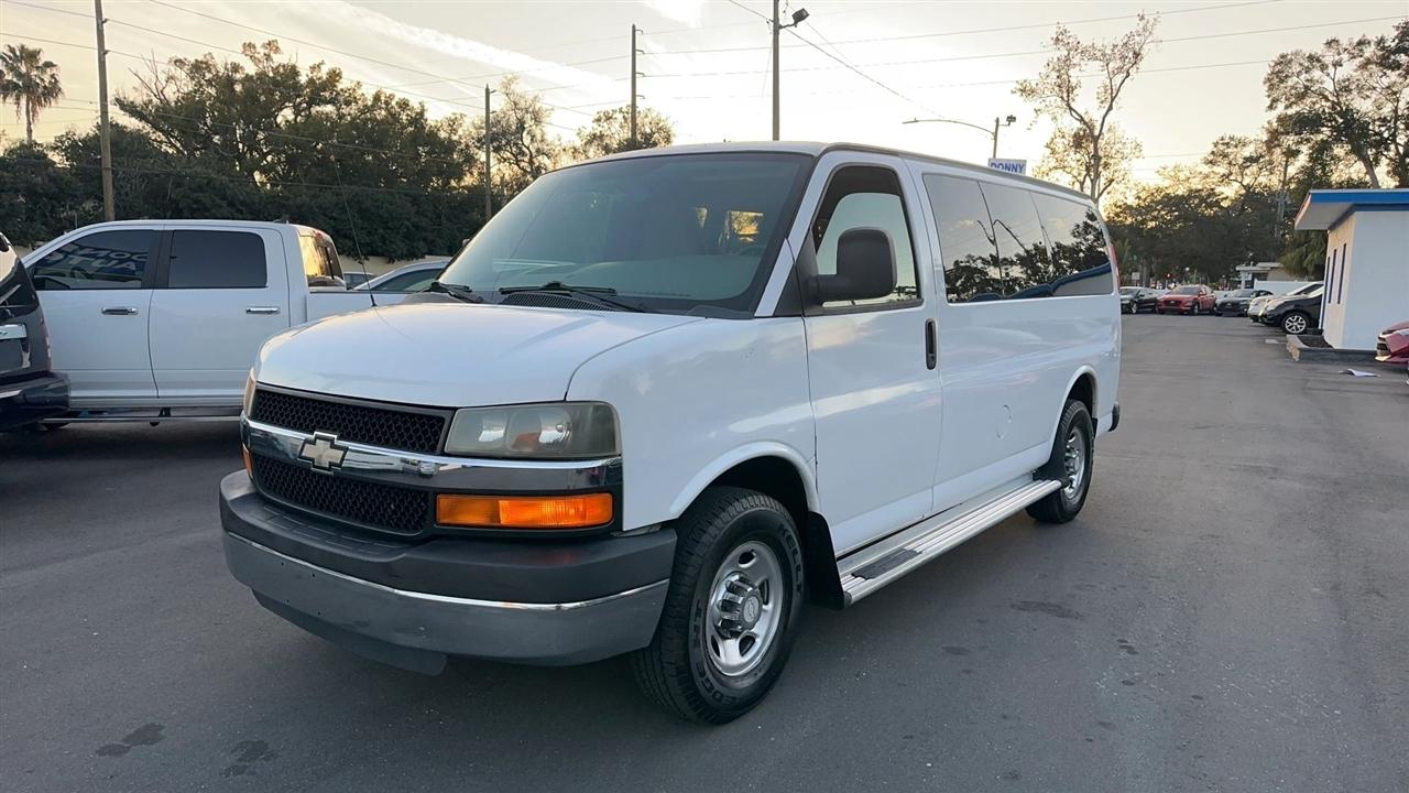 Chevrolet Express Passenger RWD 3500 135" 1LT 2012