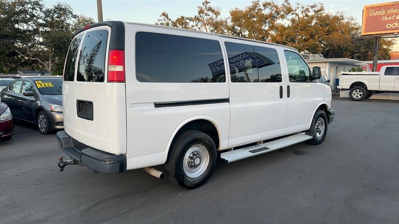 Chevrolet Express Passenger RWD 3500 135" 1LT 2012