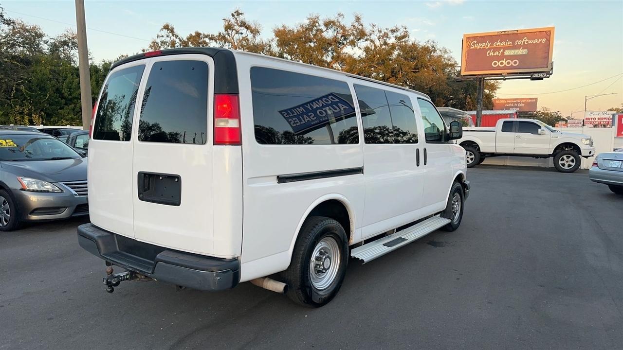 Chevrolet Express Passenger RWD 3500 135" 1LT 2012