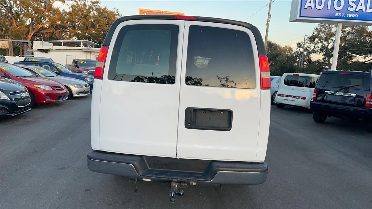 Chevrolet Express Passenger RWD 3500 135" 1LT 2012