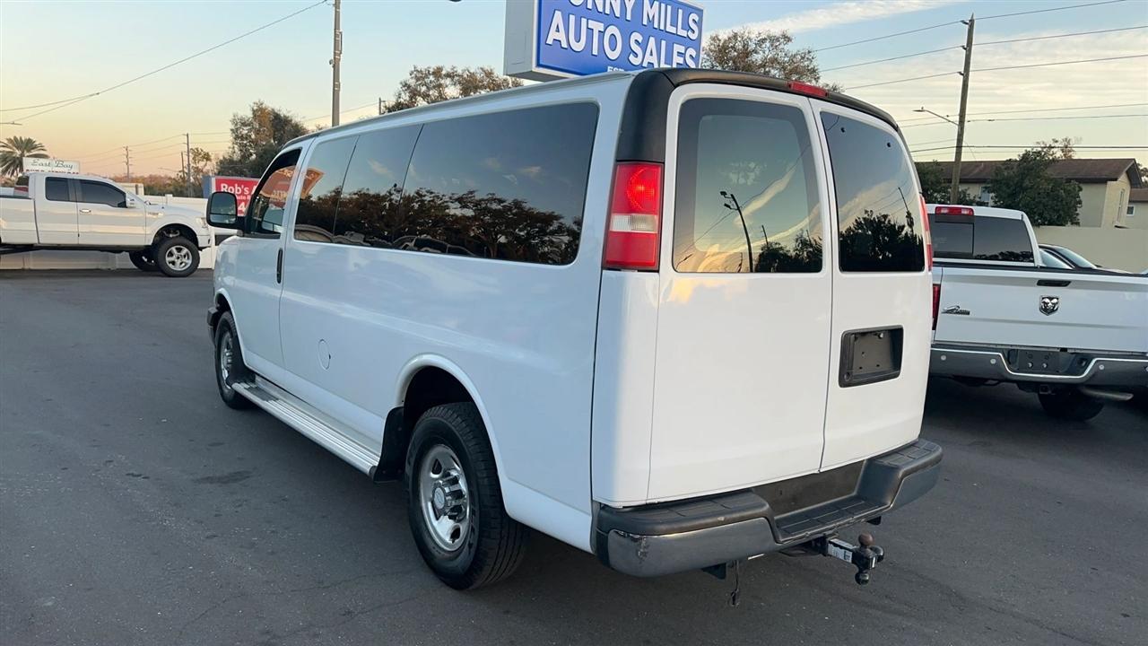 Chevrolet Express Passenger RWD 3500 135" 1LT 2012