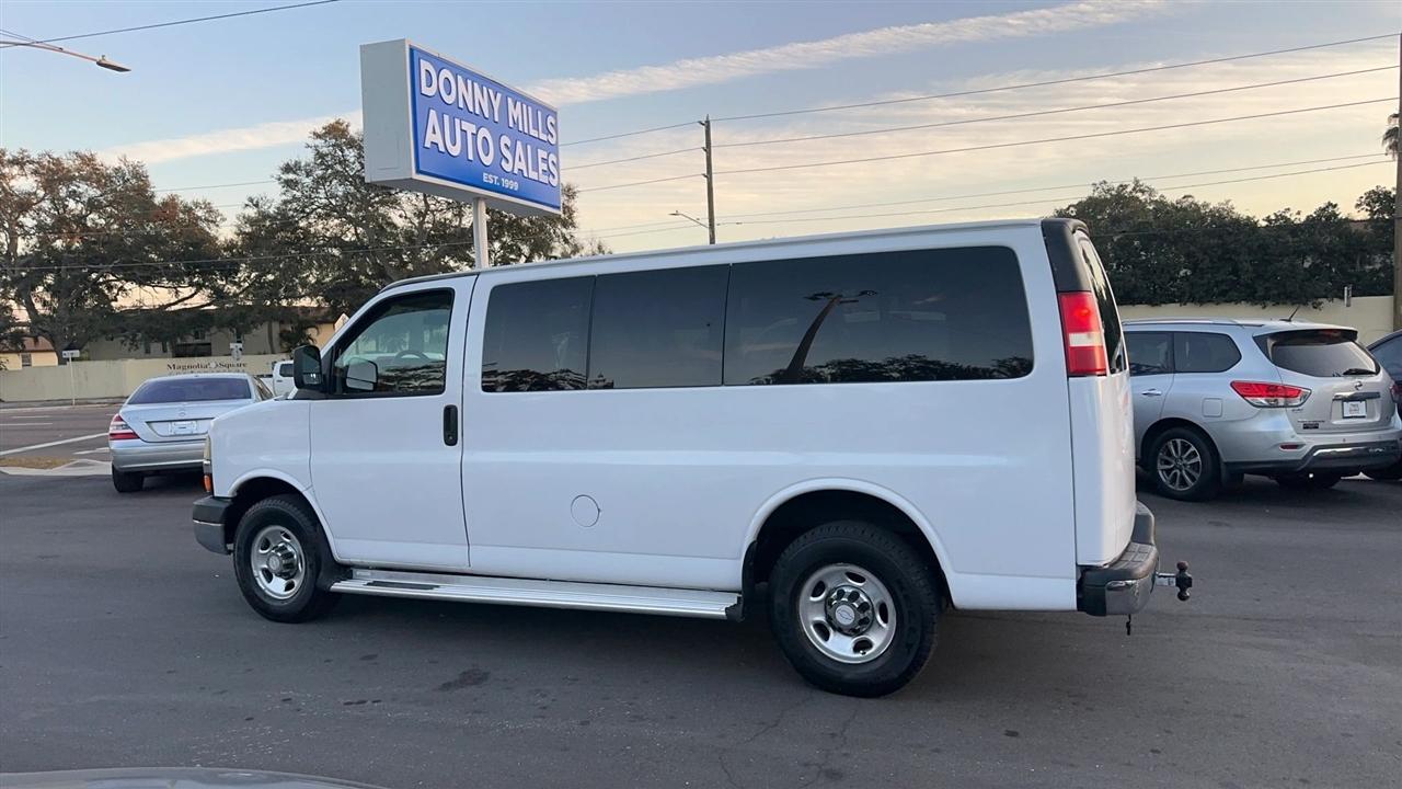 Chevrolet Express Passenger RWD 3500 135" 1LT 2012
