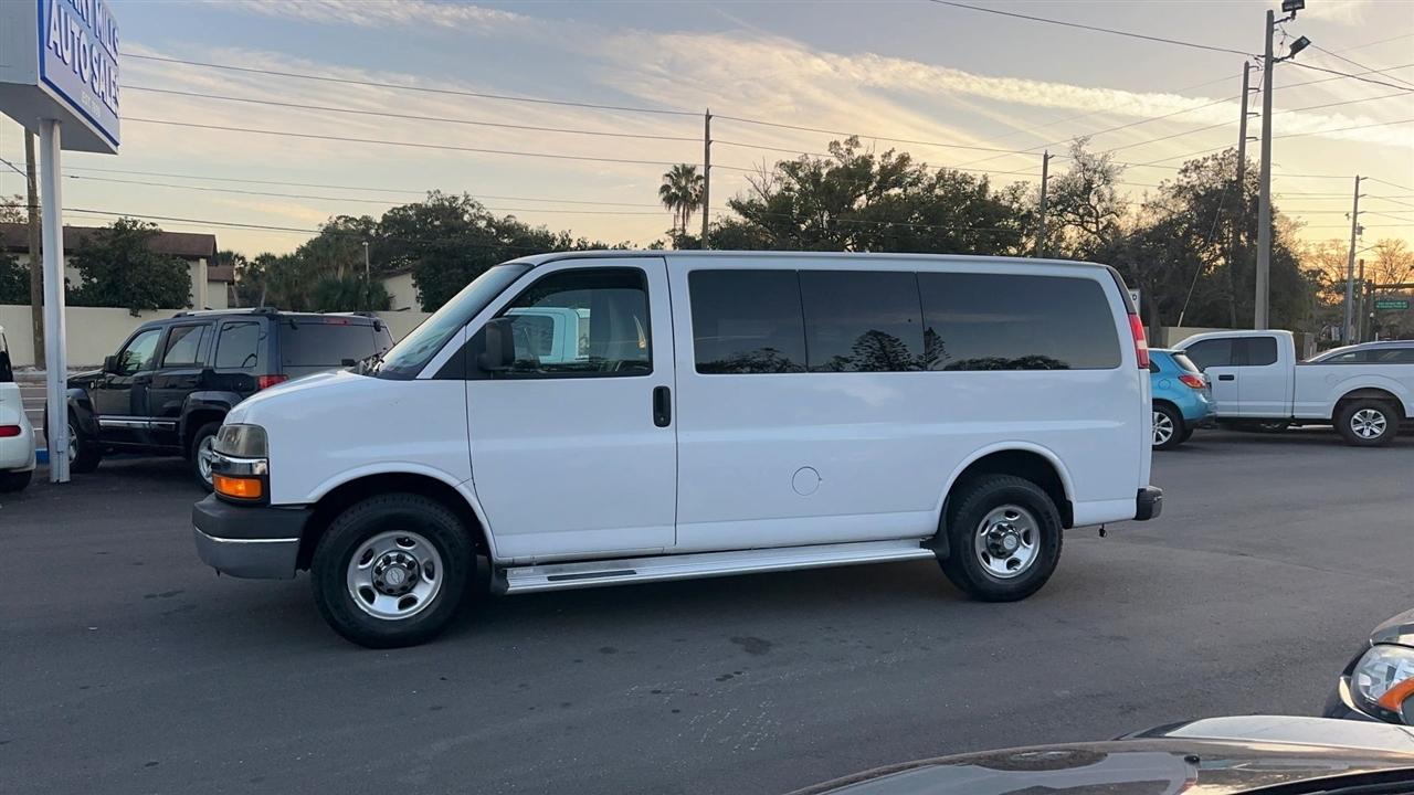 Chevrolet Express Passenger RWD 3500 135" 1LT 2012