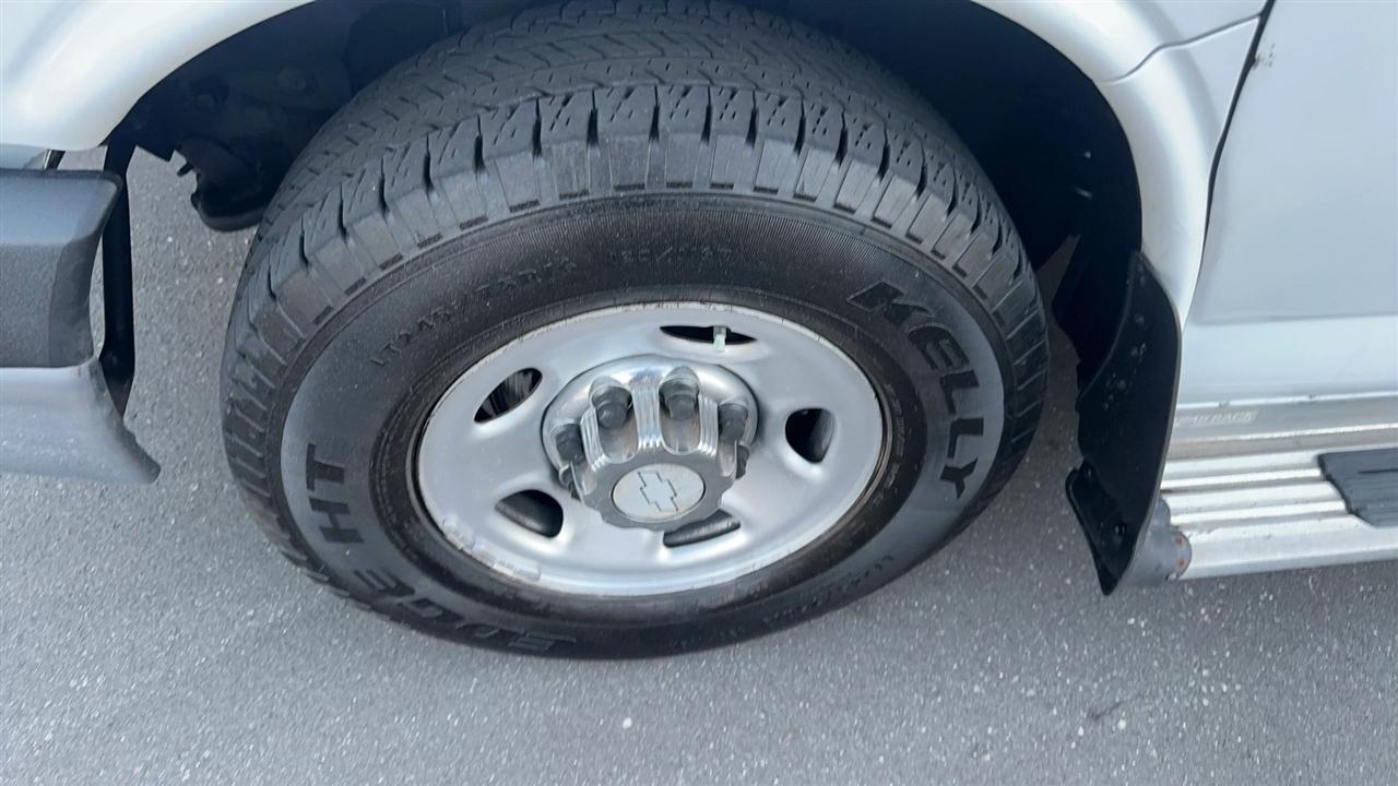 Chevrolet Express Passenger RWD 3500 135" 1LT 2012