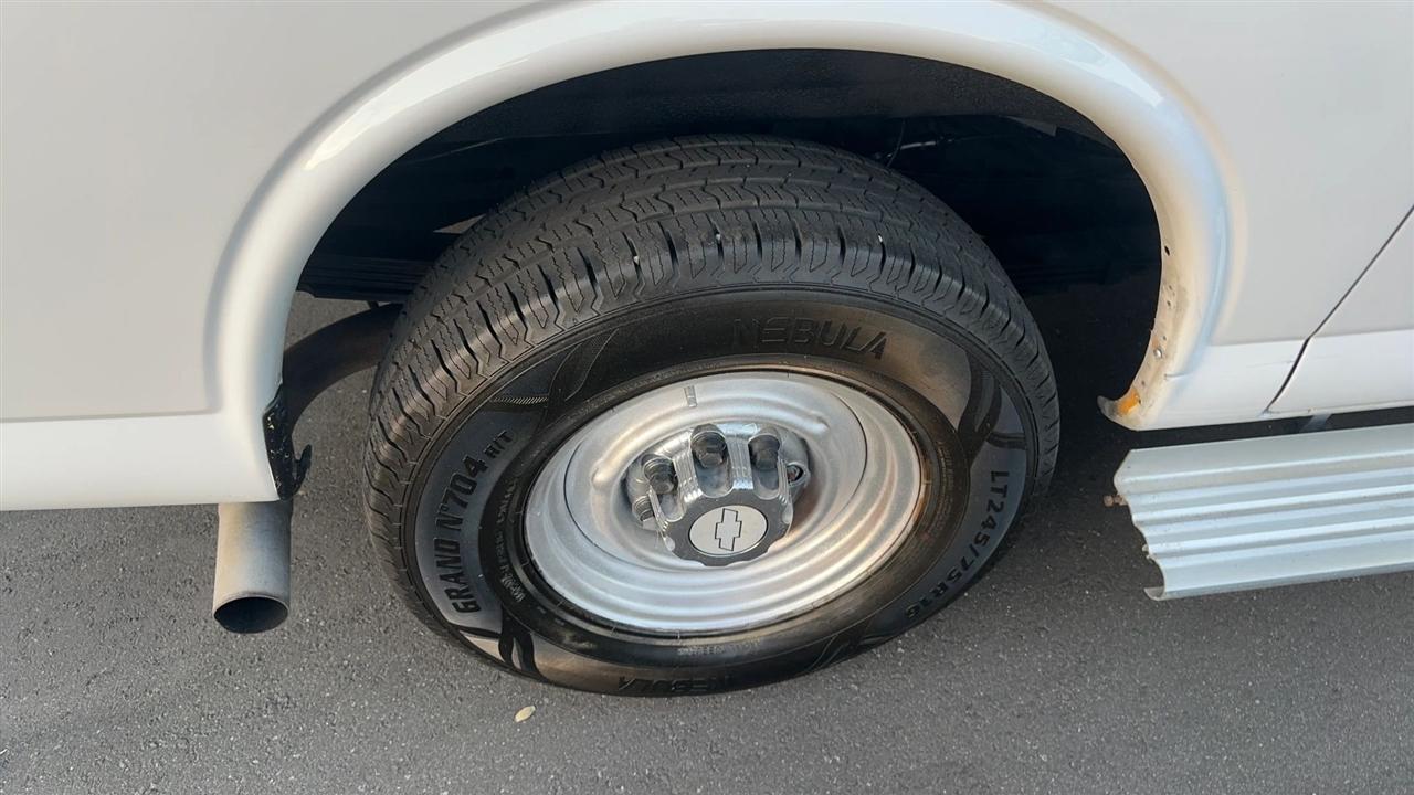 Chevrolet Express Passenger RWD 3500 135" 1LT 2012