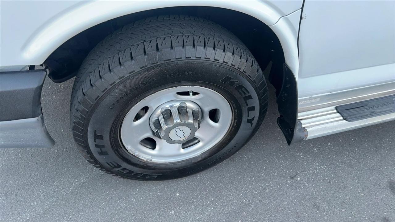 Chevrolet Express Passenger RWD 3500 135" 1LT 2012