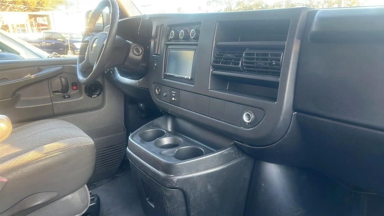 Chevrolet Express Passenger RWD 3500 135" 1LT 2012