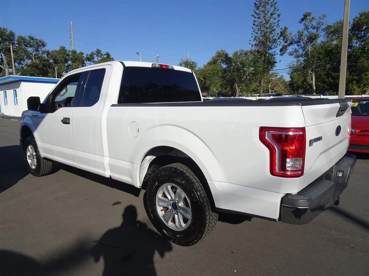 Ford F-150 Lariat 2WD SuperCab 8' Box 2017