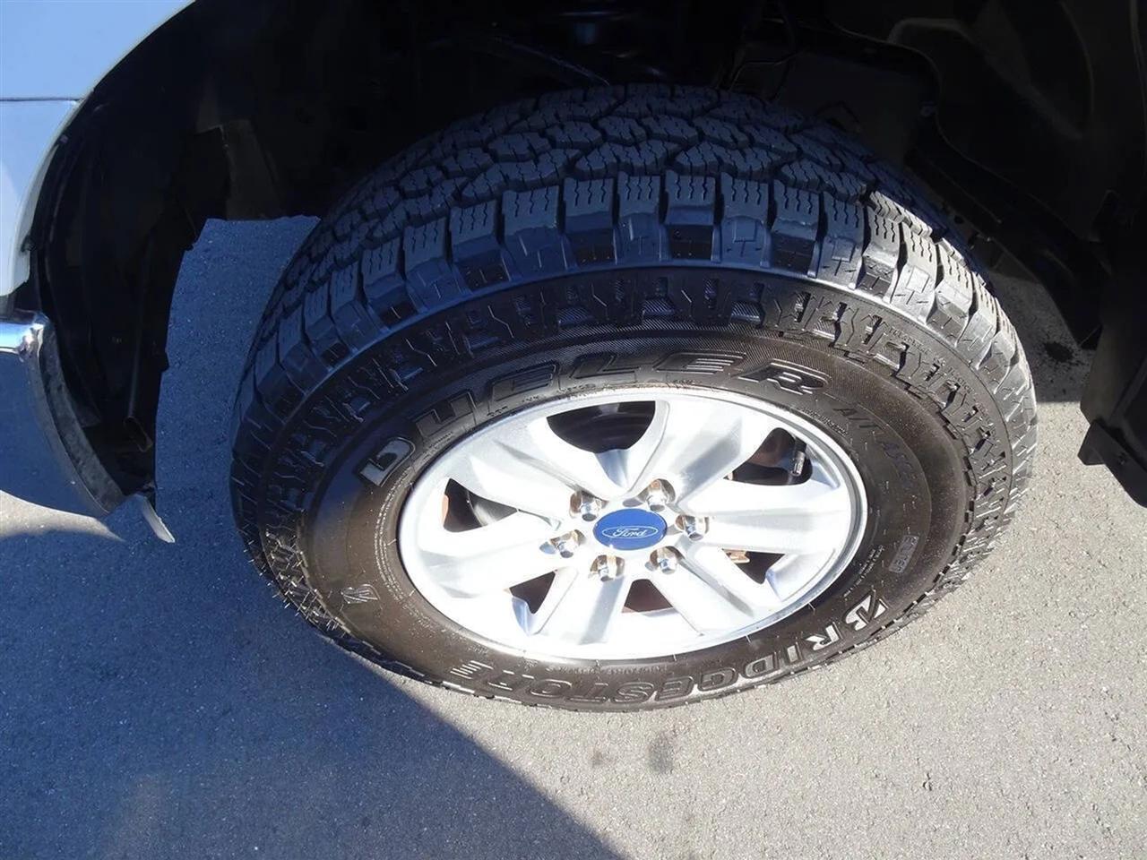 Ford F-150 Lariat 2WD SuperCab 8' Box 2017