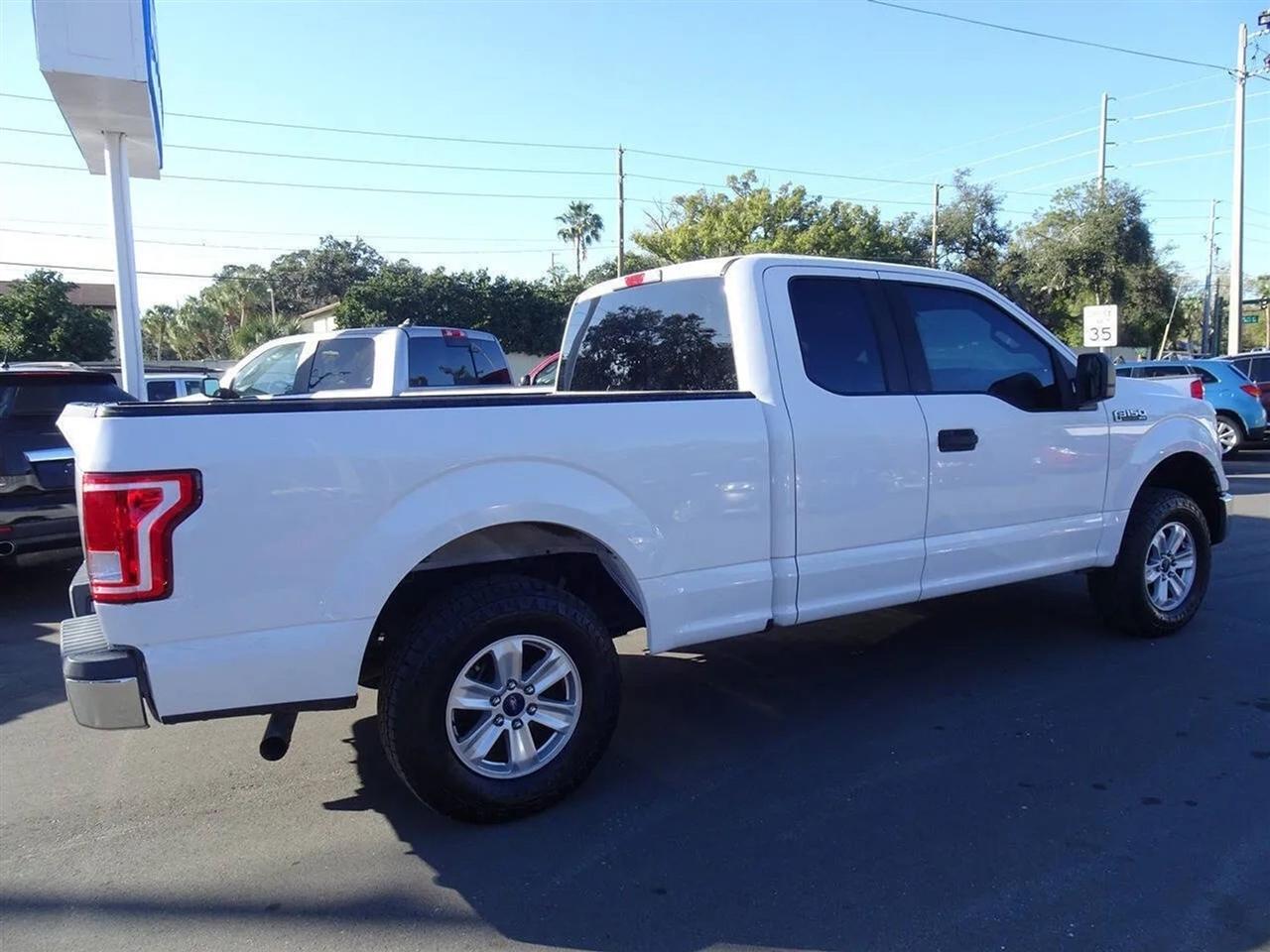 Ford F-150 Lariat 2WD SuperCab 8' Box 2017
