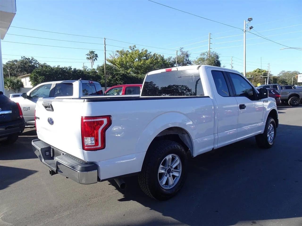 Ford F-150 Lariat 2WD SuperCab 8' Box 2017
