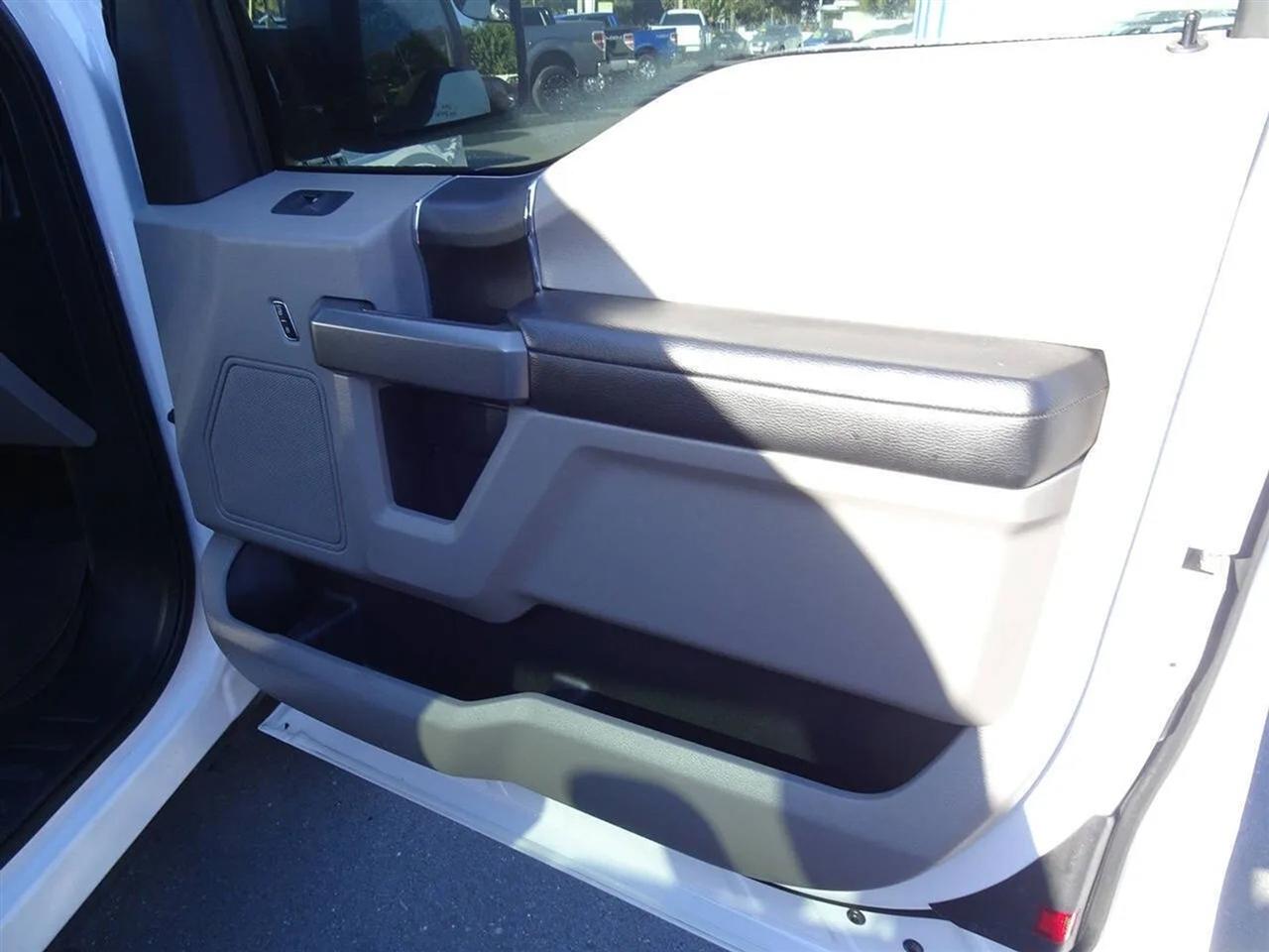 Ford F-150 Lariat 2WD SuperCab 8' Box 2017