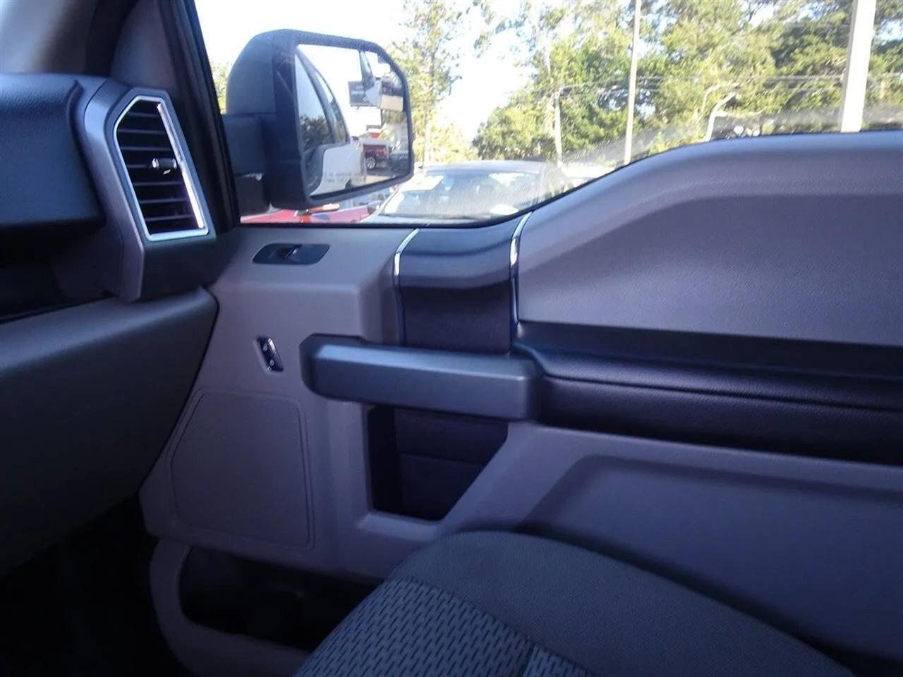 Ford F-150 Lariat 2WD SuperCab 8' Box 2017