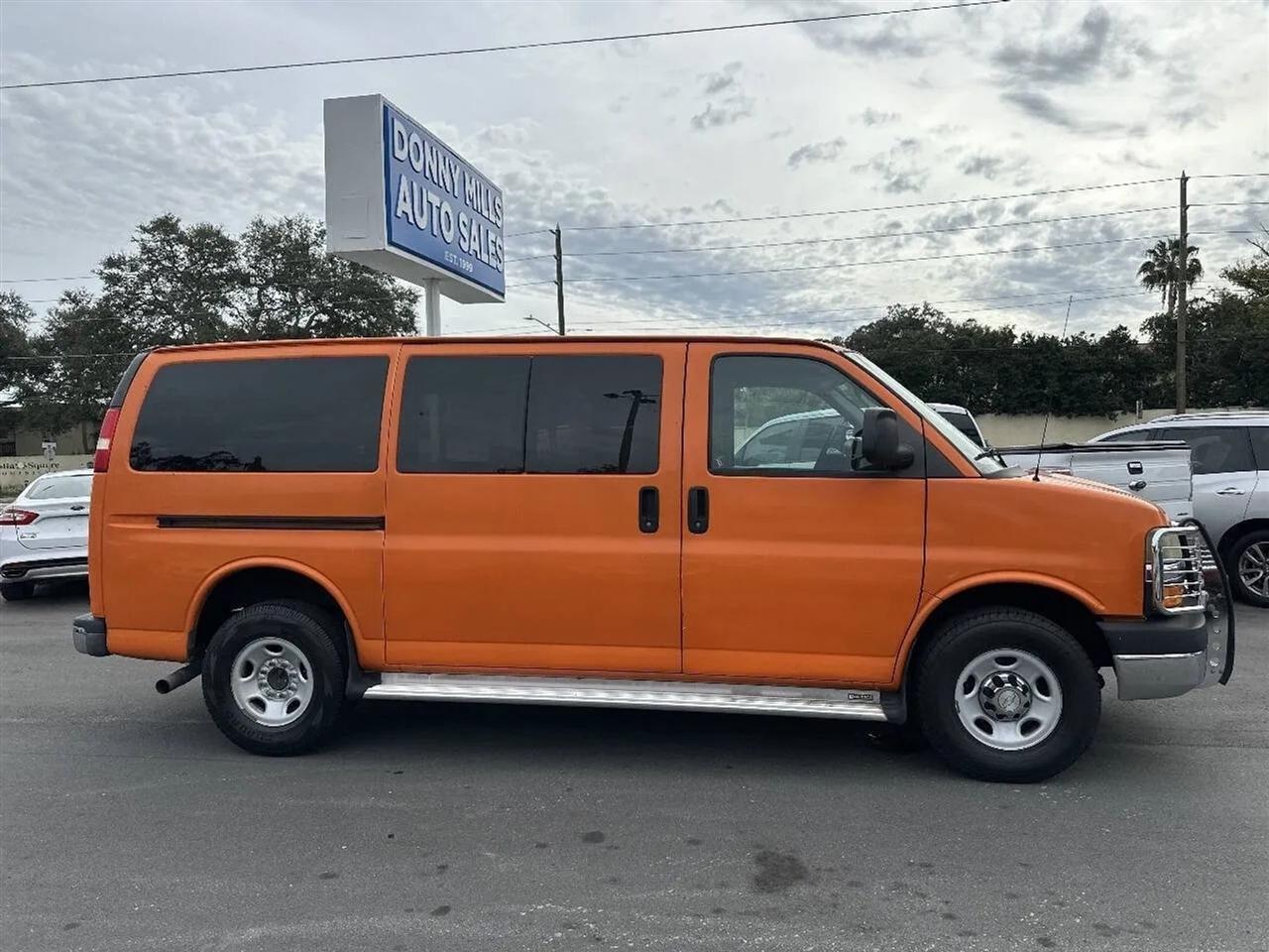 Chevrolet Express Passenger RWD 3500 135" LT w/1LT 2013