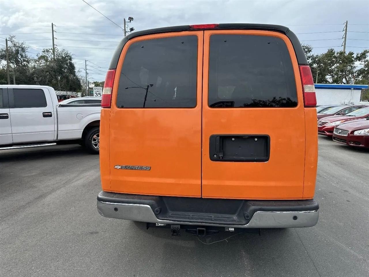 Chevrolet Express Passenger RWD 3500 135" LT w/1LT 2013