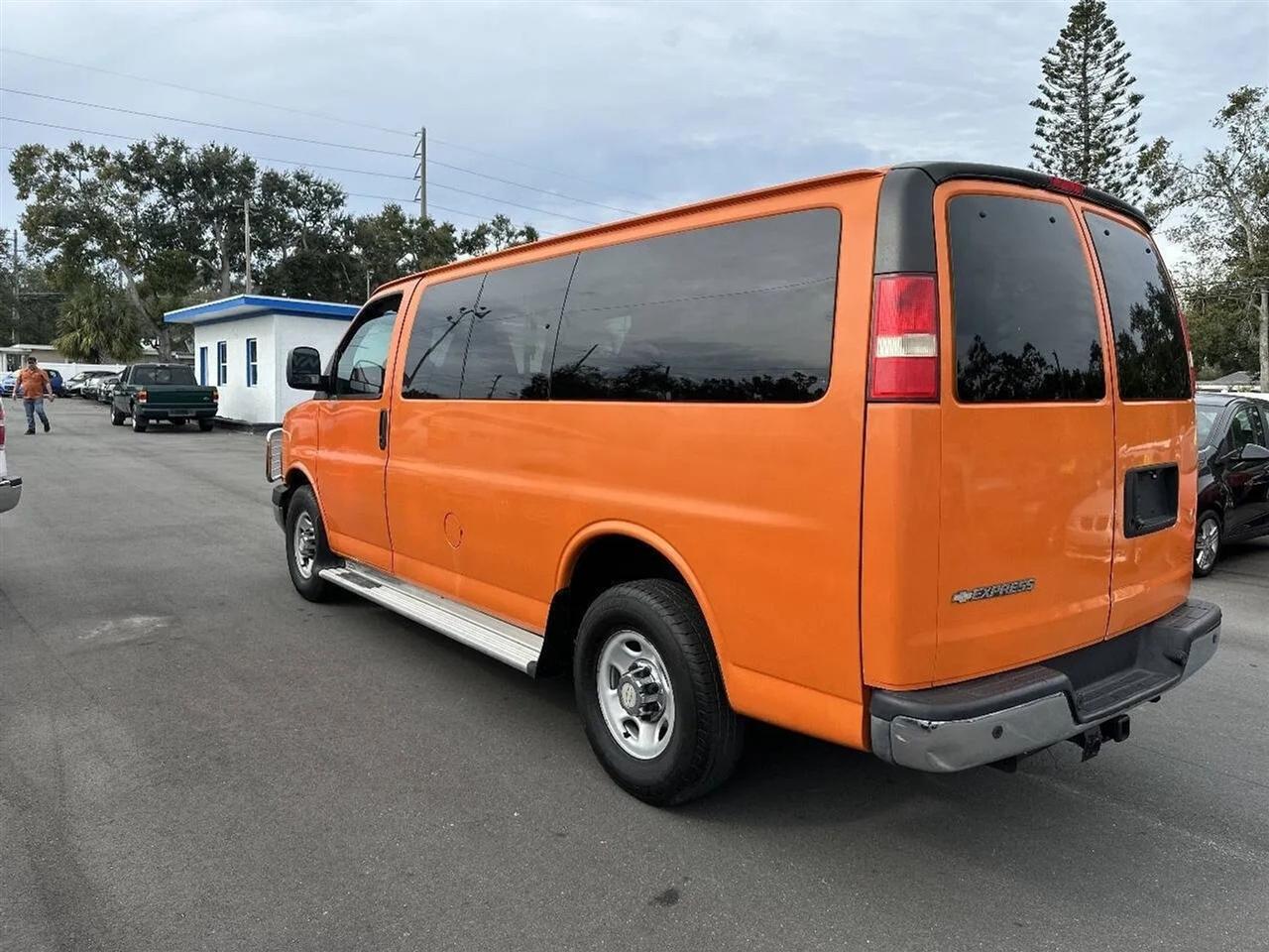 Chevrolet Express Passenger RWD 3500 135" LT w/1LT 2013