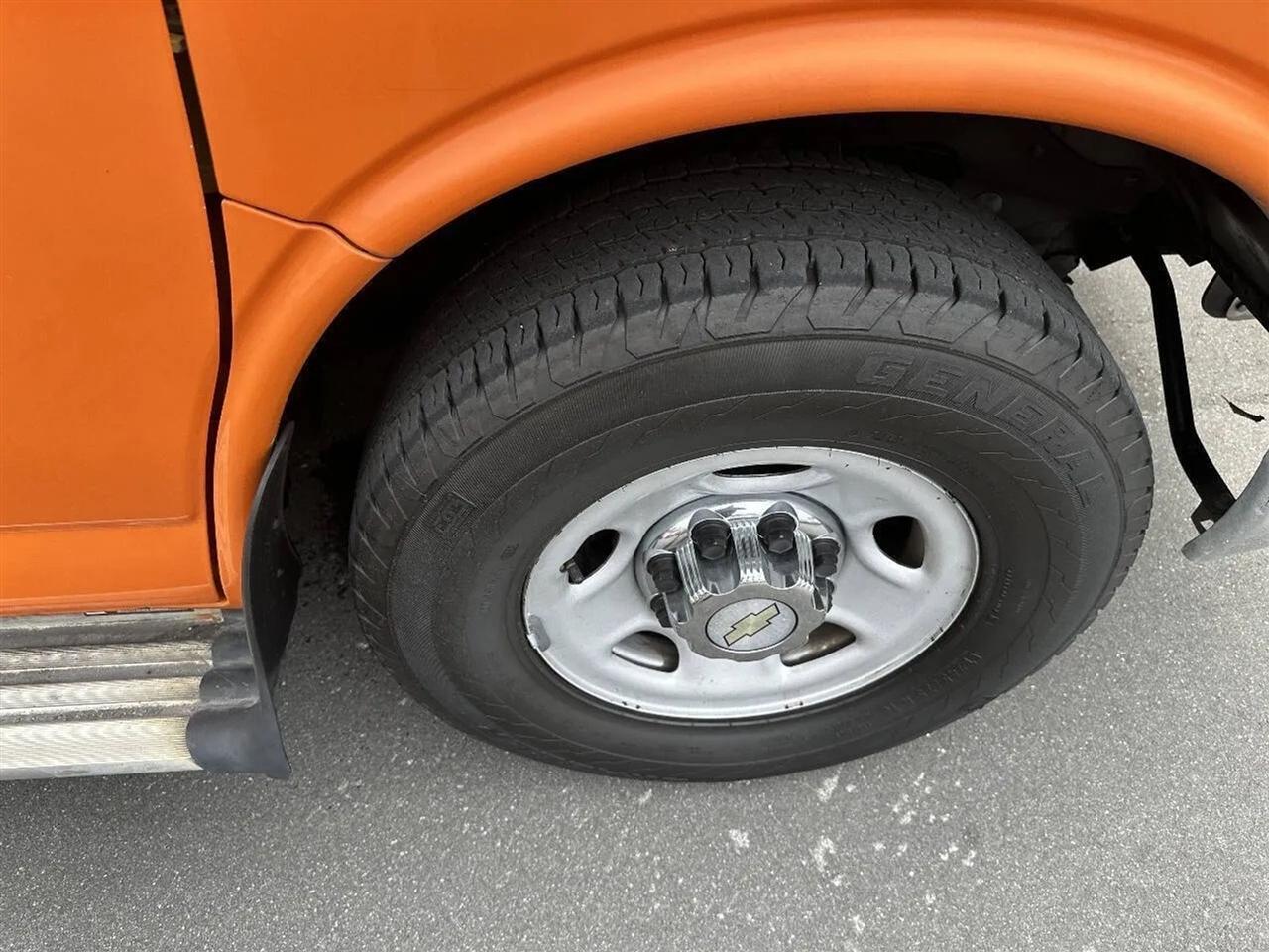 Chevrolet Express Passenger RWD 3500 135" LT w/1LT 2013