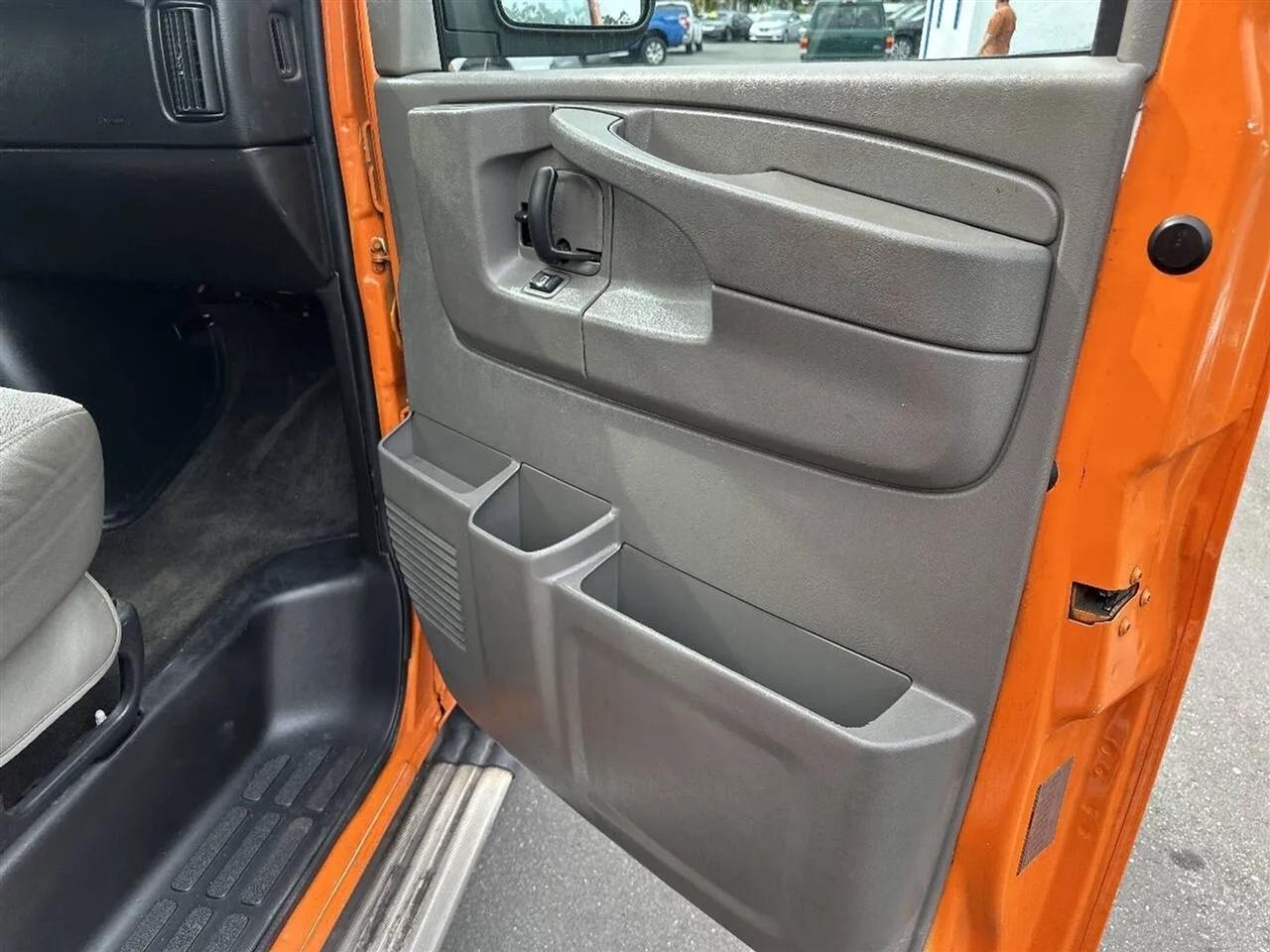 Chevrolet Express Passenger RWD 3500 135" LT w/1LT 2013