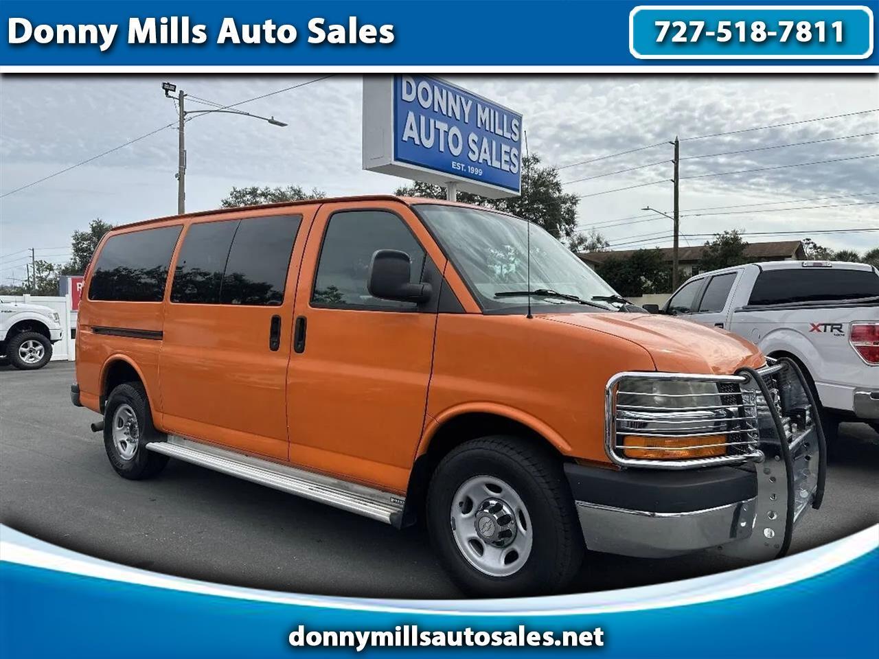 2013 Chevrolet Express Passenger RWD 3500 135" LT w/1LT