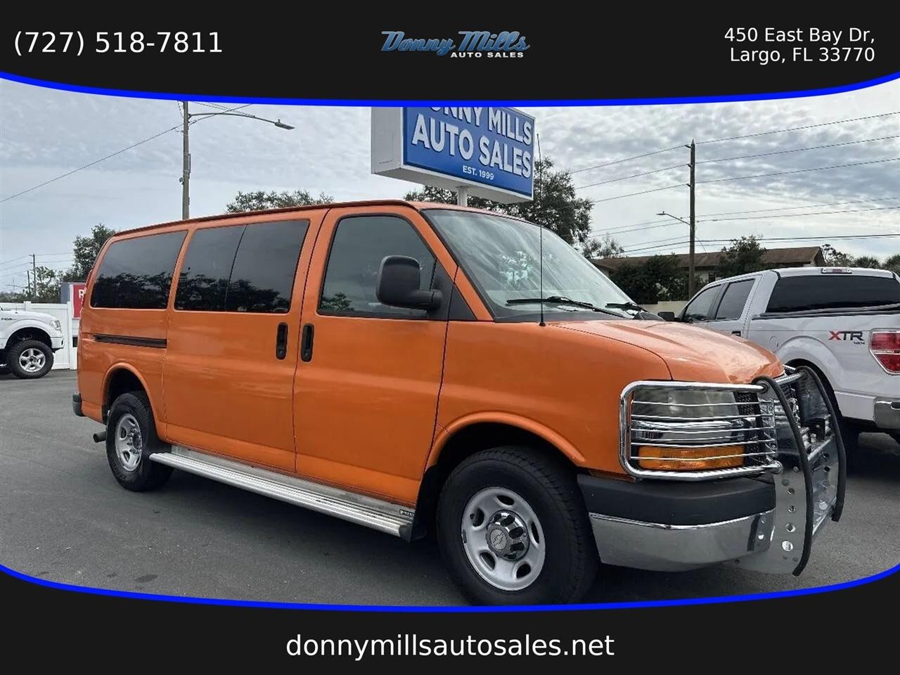 2013 Chevrolet Express Passenger RWD 3500 135" LT w/1LT