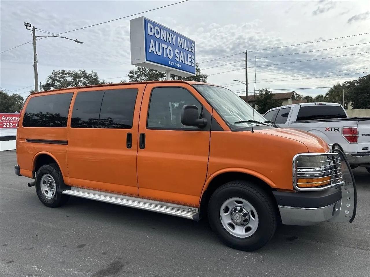 Chevrolet Express Passenger RWD 3500 135" LT w/1LT 2013