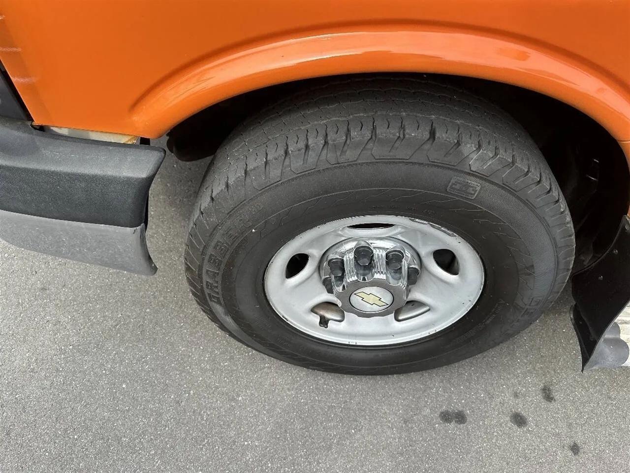 Chevrolet Express Passenger RWD 3500 135" LT w/1LT 2013