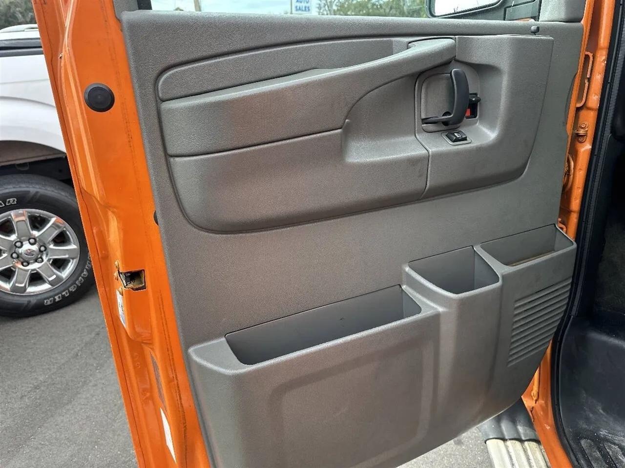 Chevrolet Express Passenger RWD 3500 135" LT w/1LT 2013