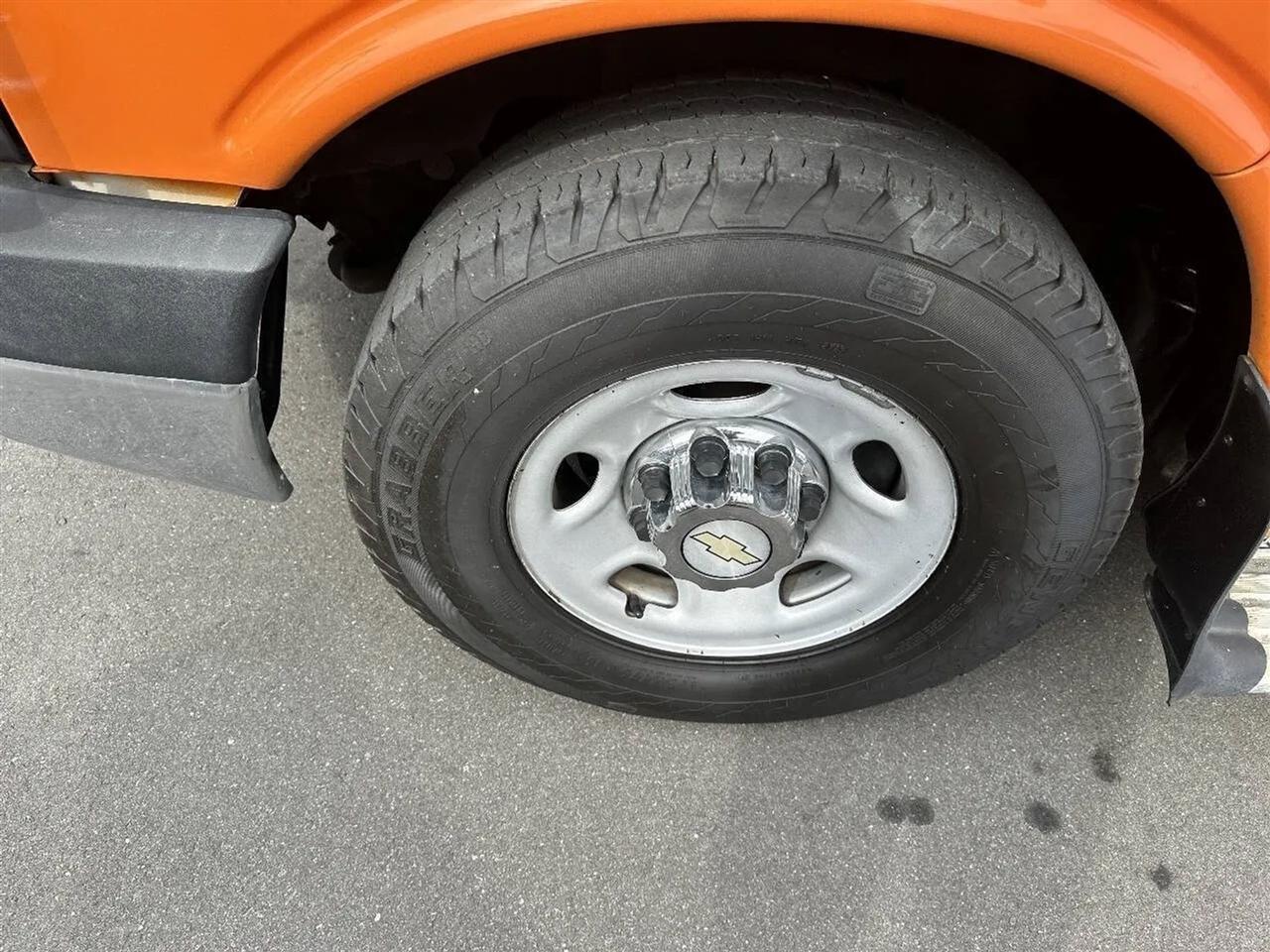 Chevrolet Express Passenger RWD 3500 135" LT w/1LT 2013