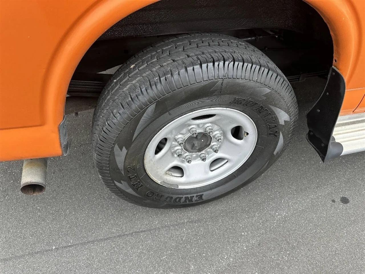 Chevrolet Express Passenger RWD 3500 135" LT w/1LT 2013