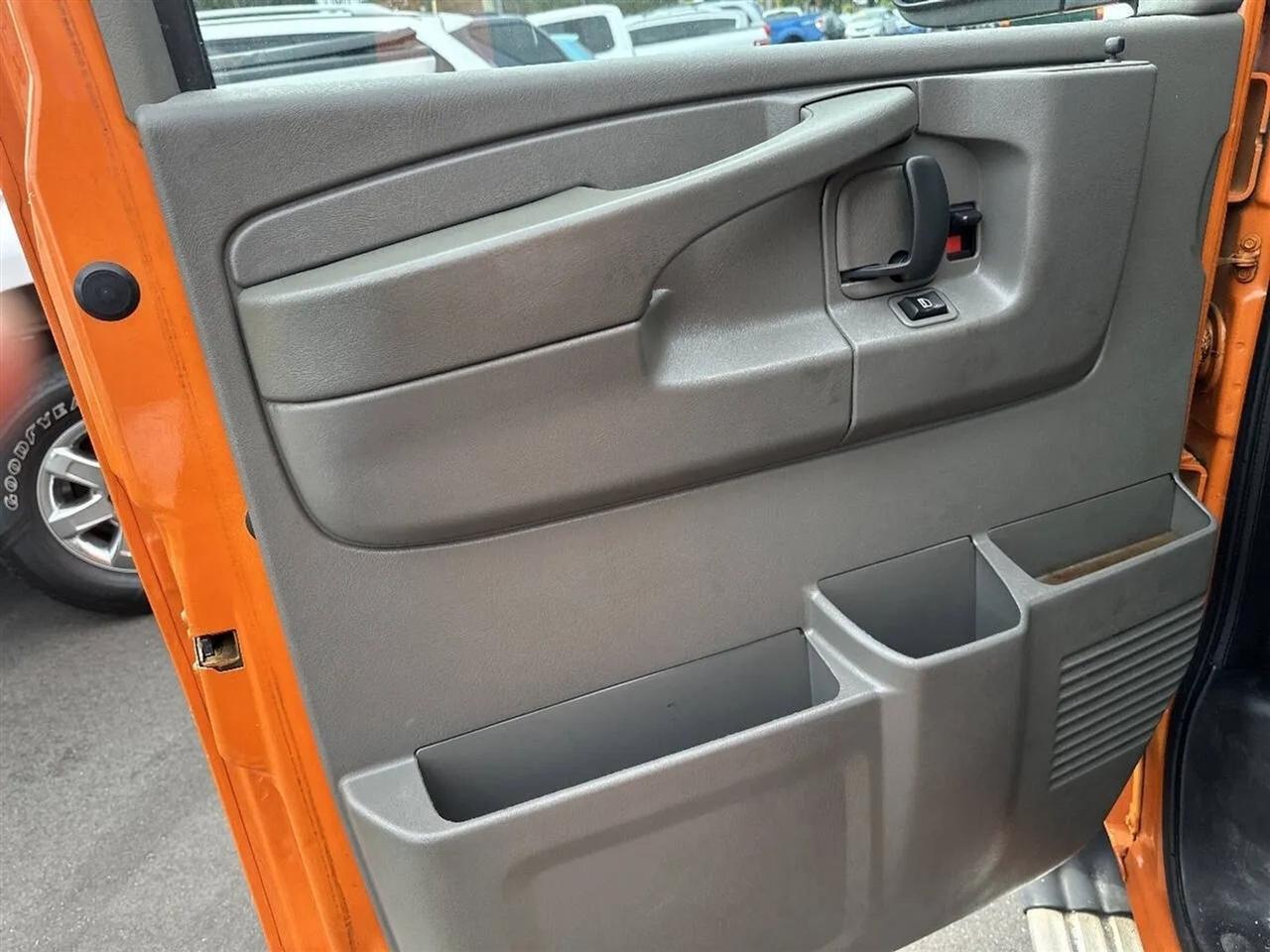 Chevrolet Express Passenger RWD 3500 135" LT w/1LT 2013