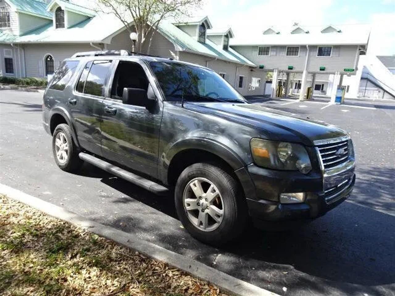 Ford Explorer RWD 4dr XLT 2010