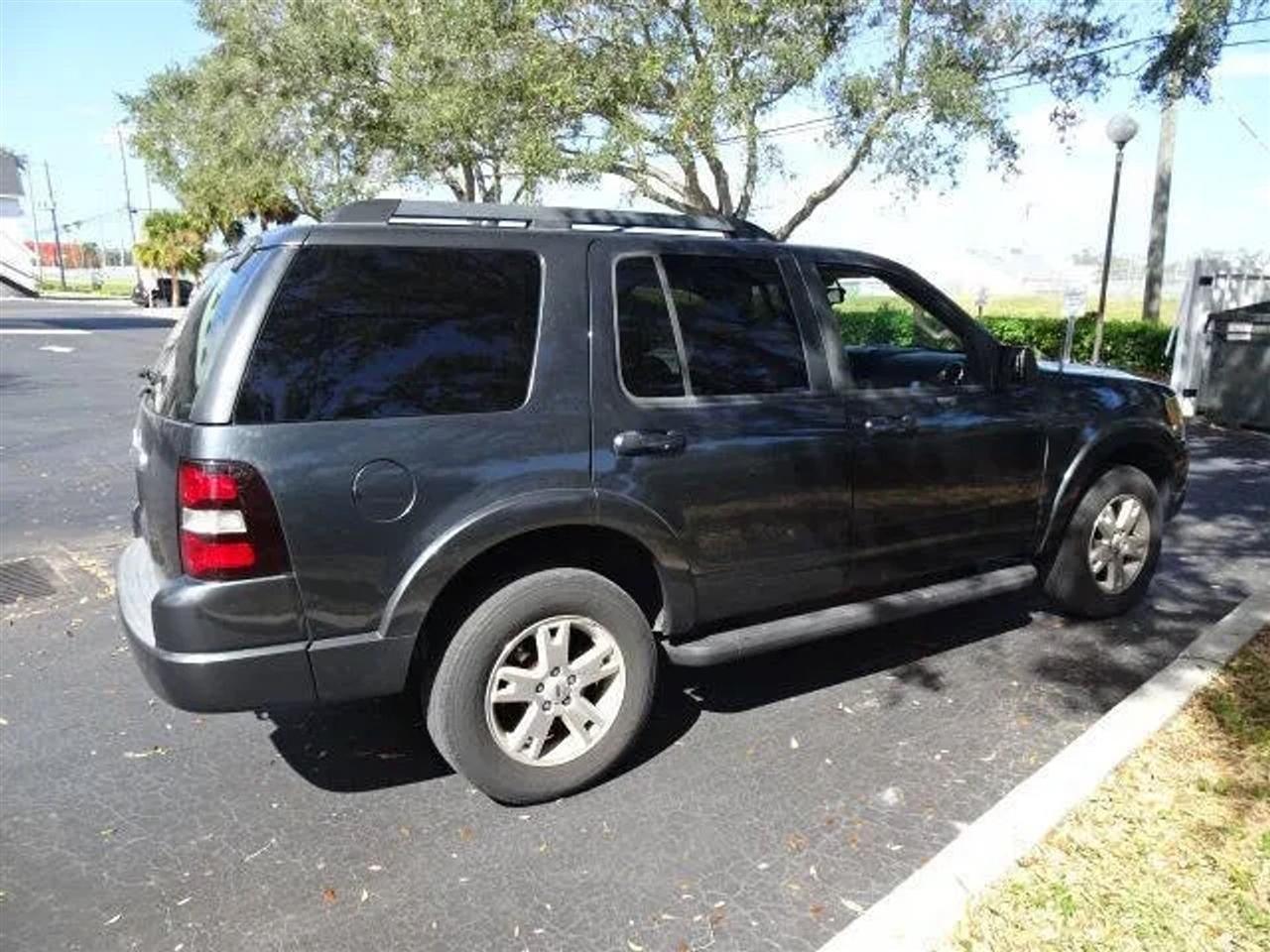 Ford Explorer RWD 4dr XLT 2010