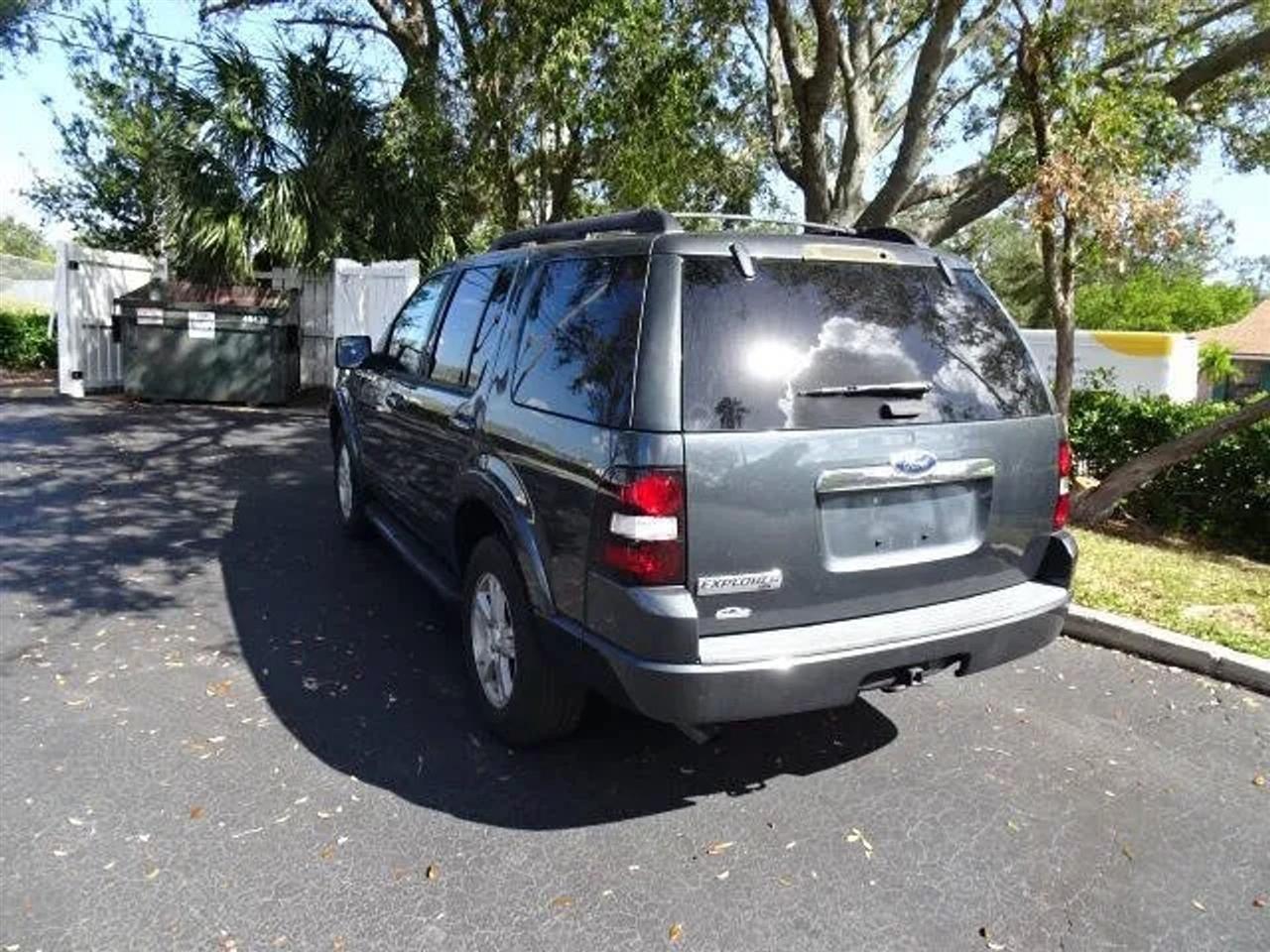 Ford Explorer RWD 4dr XLT 2010