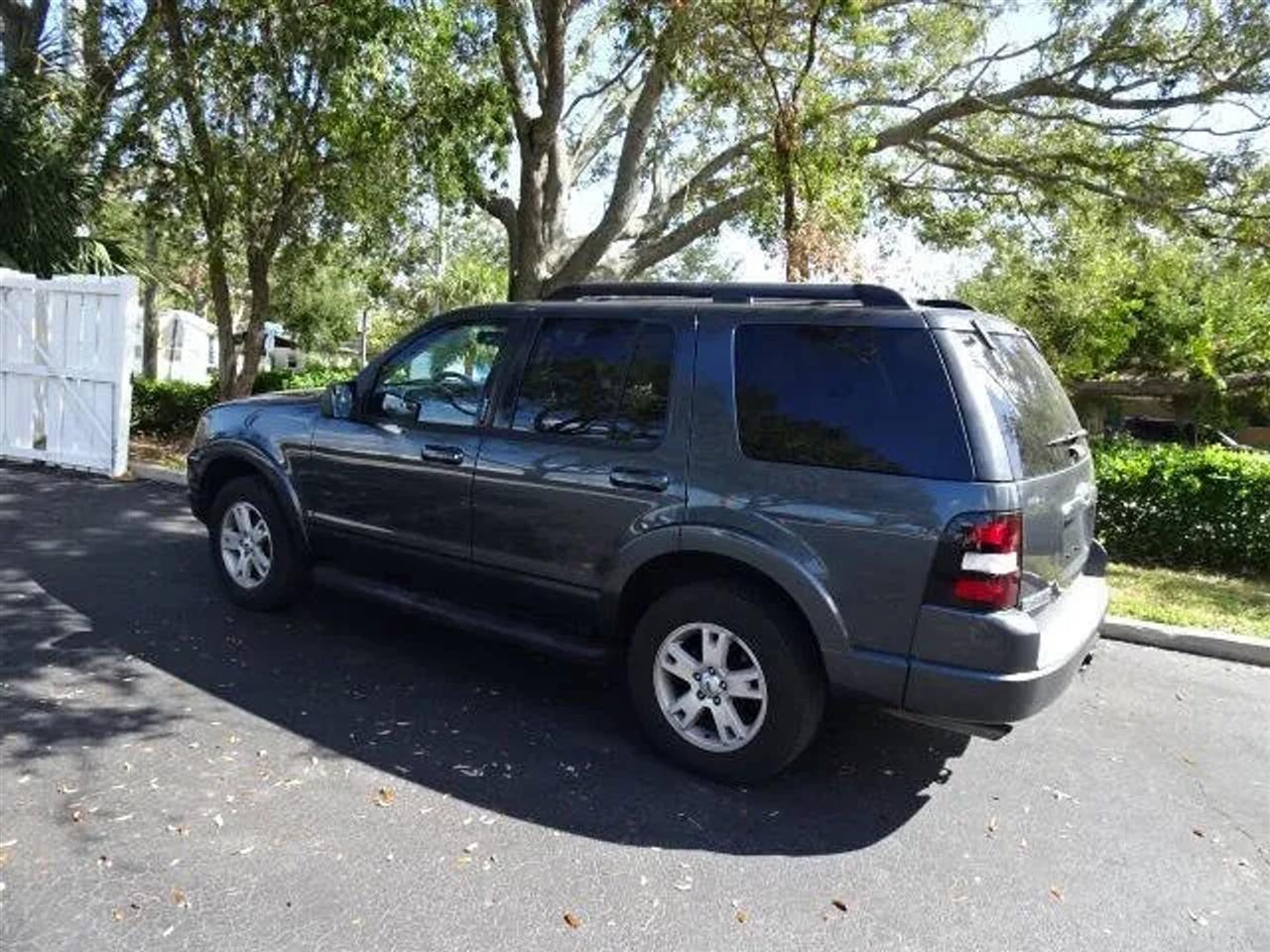 Ford Explorer RWD 4dr XLT 2010