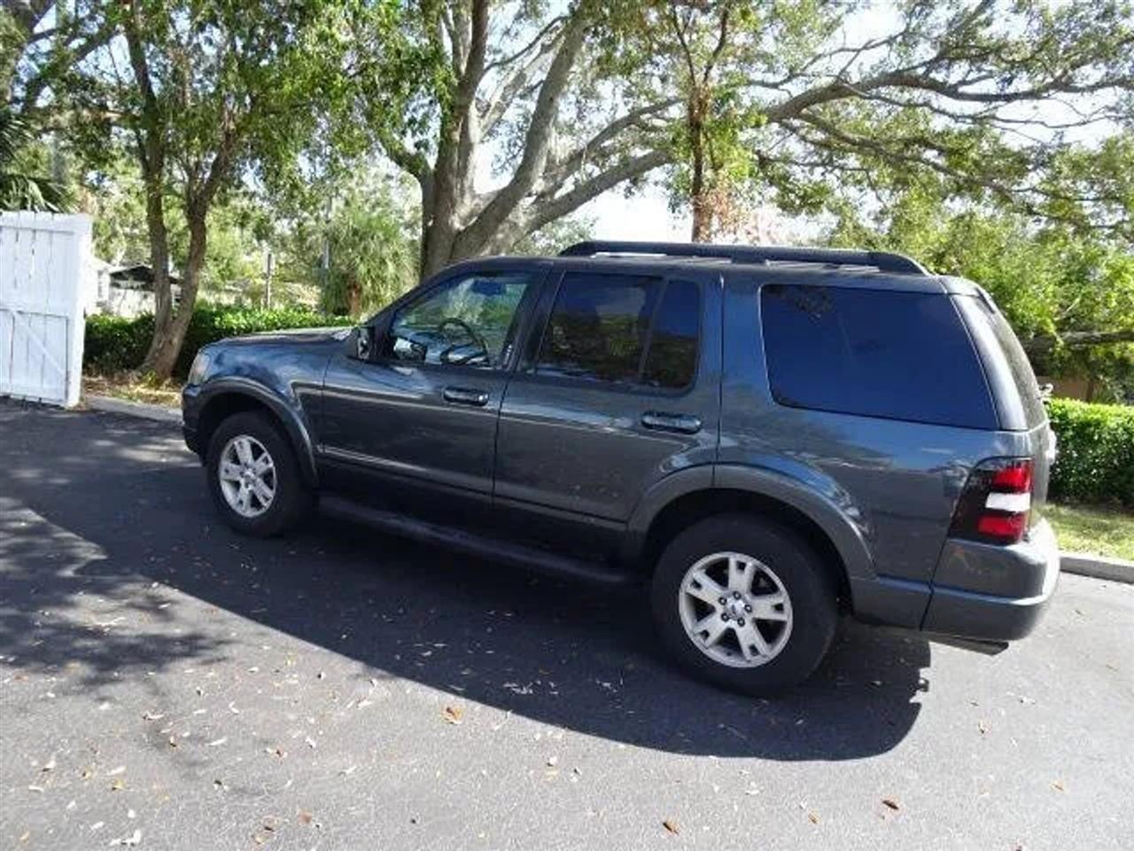 Ford Explorer RWD 4dr XLT 2010