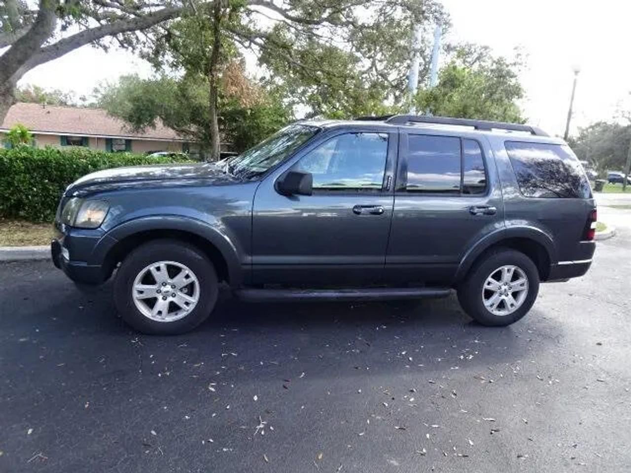 Ford Explorer RWD 4dr XLT 2010