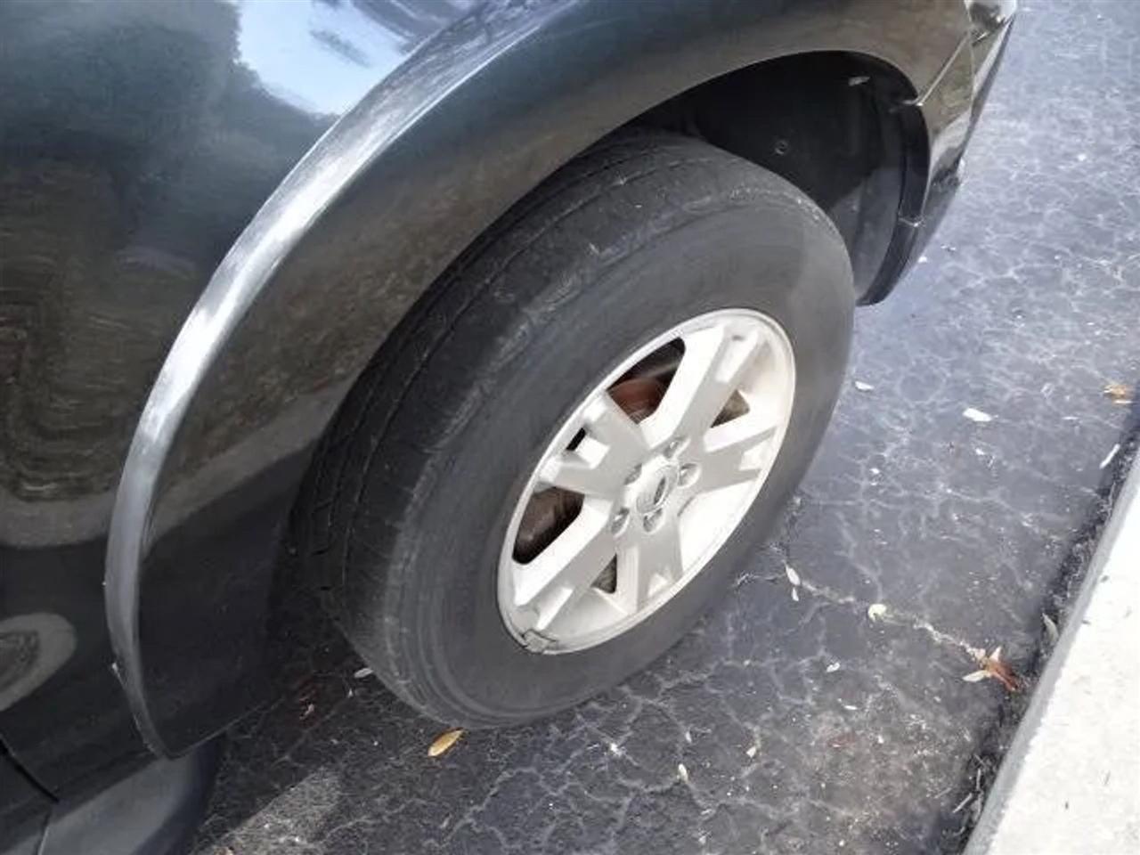 Ford Explorer RWD 4dr XLT 2010