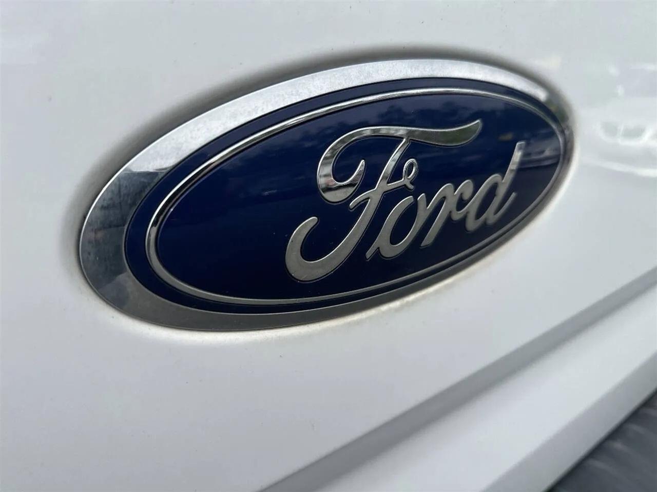 Ford F-150 2WD SuperCab 145" Lariat 2016