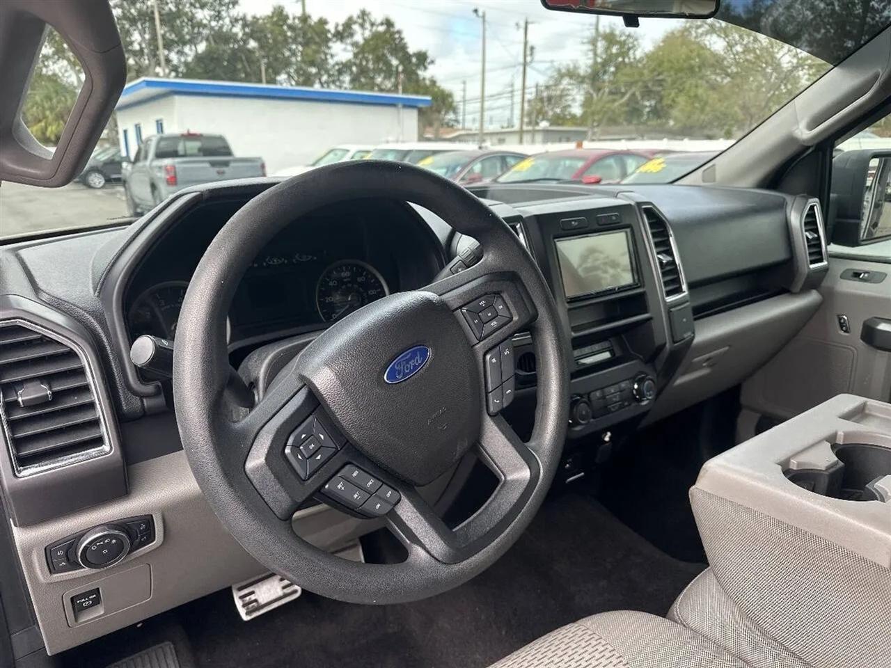 Ford F-150 2WD SuperCab 145" Lariat 2016