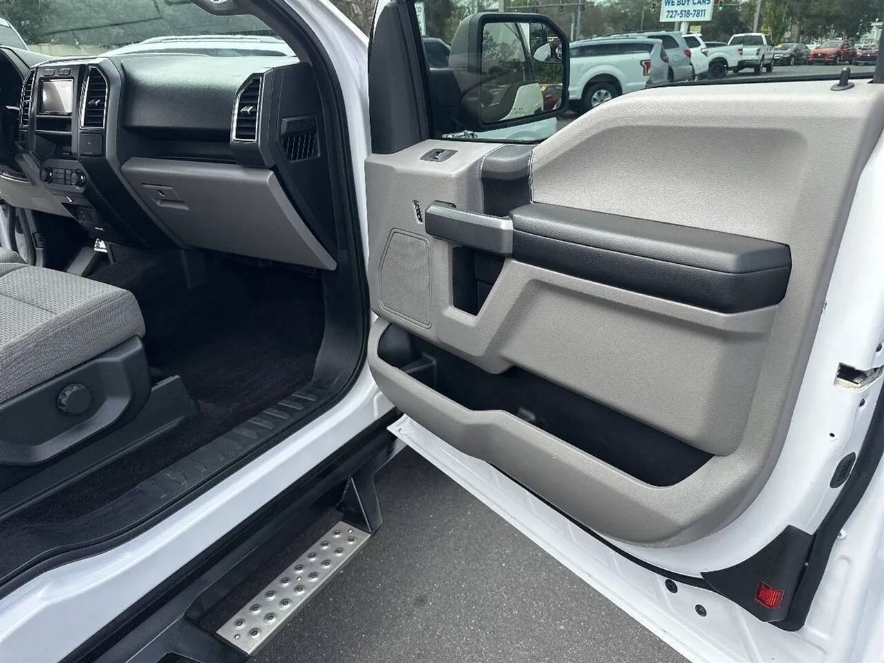 Ford F-150 2WD SuperCab 145" Lariat 2016