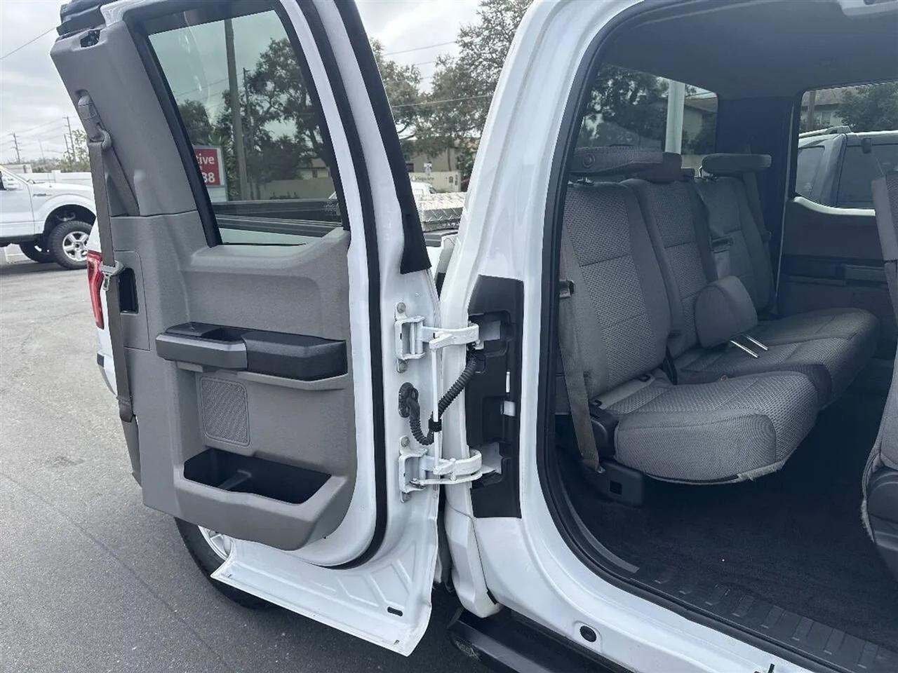 Ford F-150 2WD SuperCab 145" Lariat 2016