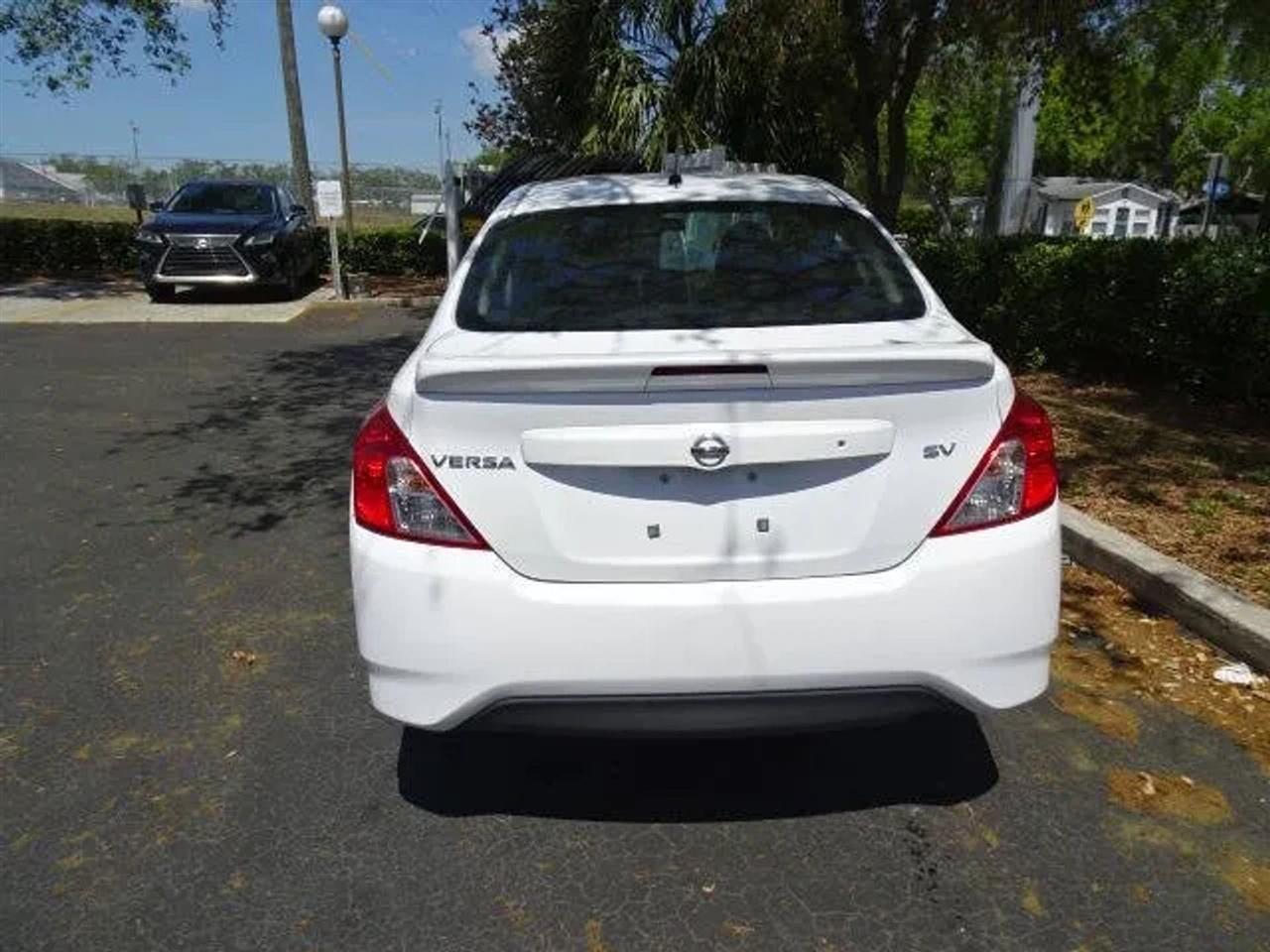 Nissan Versa Sedan SV CVT 2018