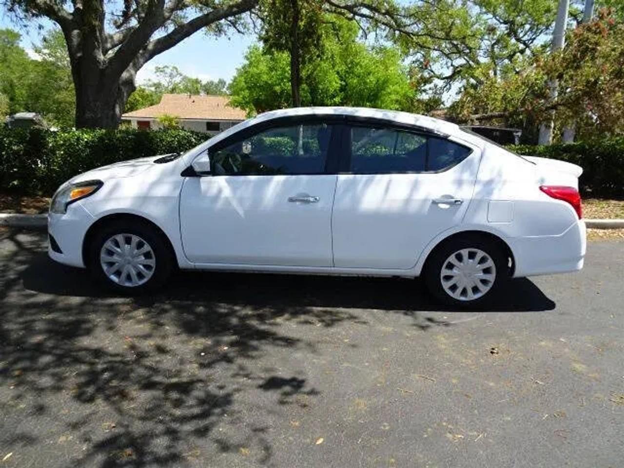 Nissan Versa Sedan SV CVT 2018
