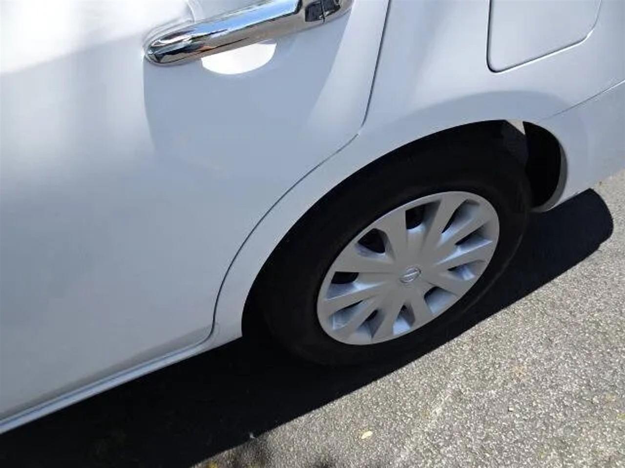 Nissan Versa Sedan SV CVT 2018