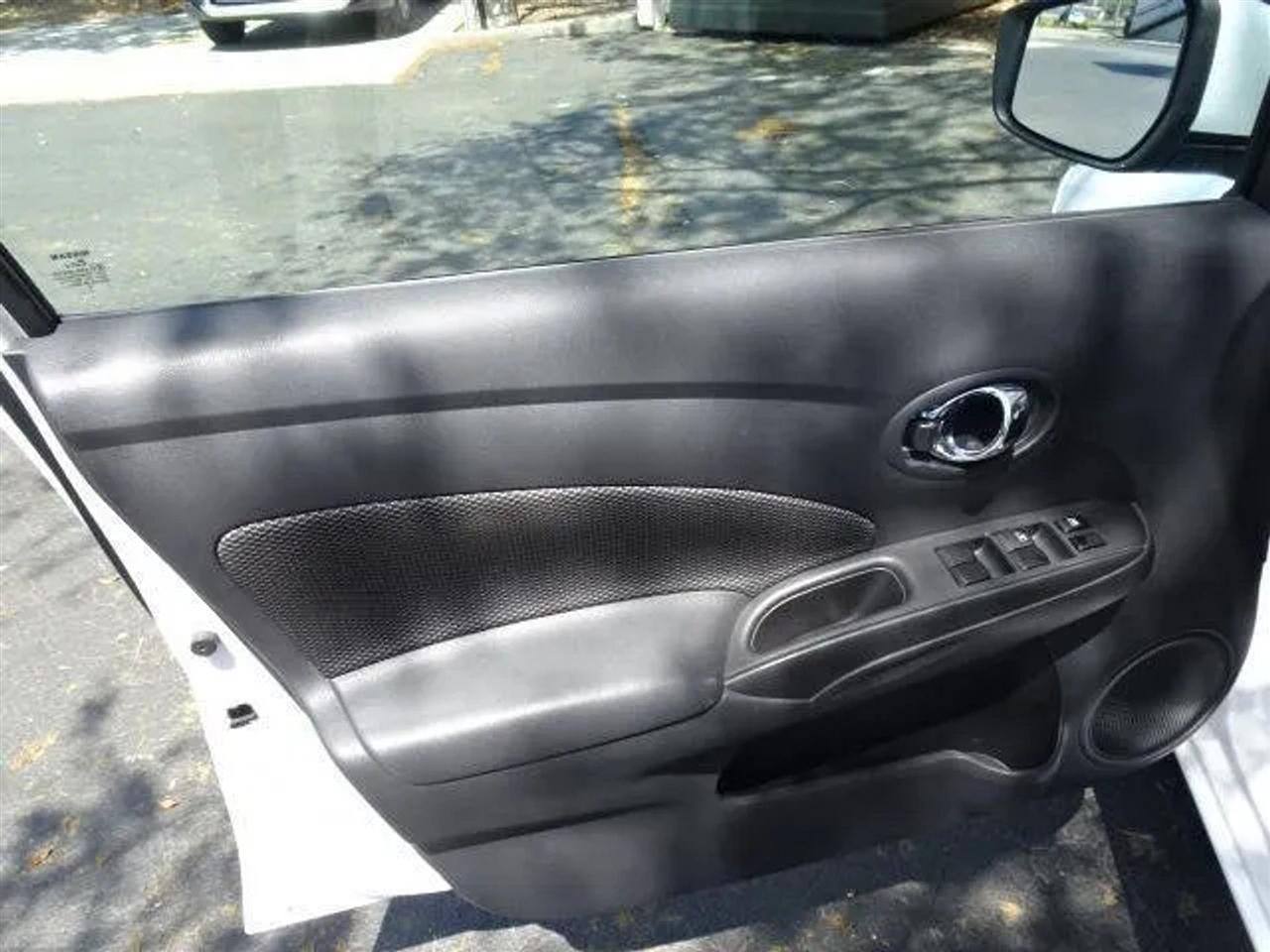 Nissan Versa Sedan SV CVT 2018