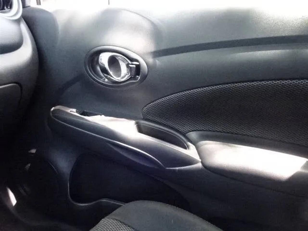 Nissan Versa Sedan SV CVT 2018