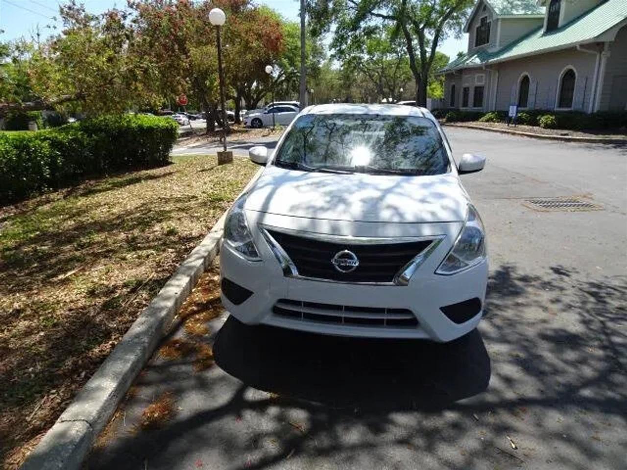 Nissan Versa Sedan SV CVT 2018